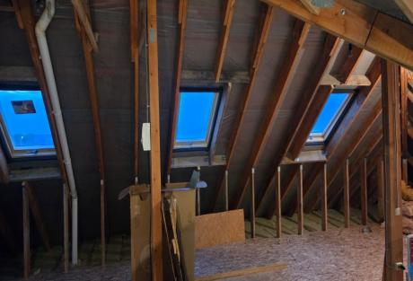 Установка мансардных окон VELUX