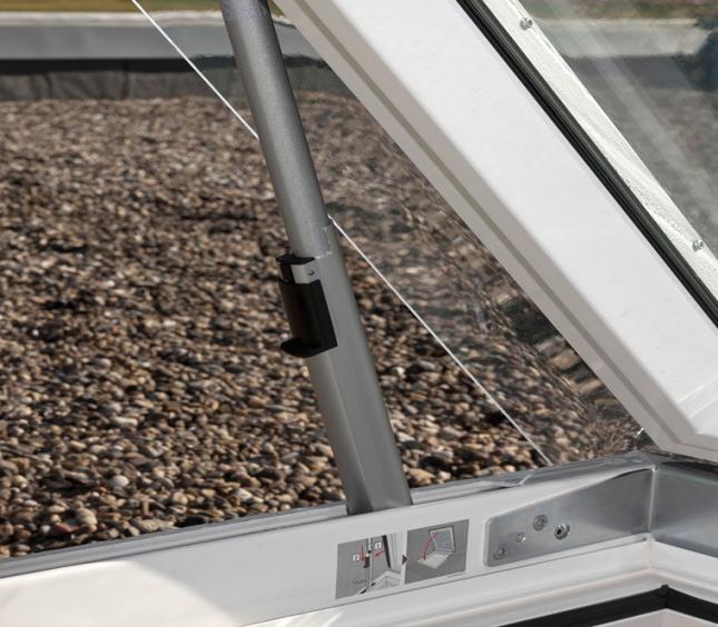 Зенитный фонарь для выхода на крышу Velux CXP 473Q, 90*90 в Ишиме